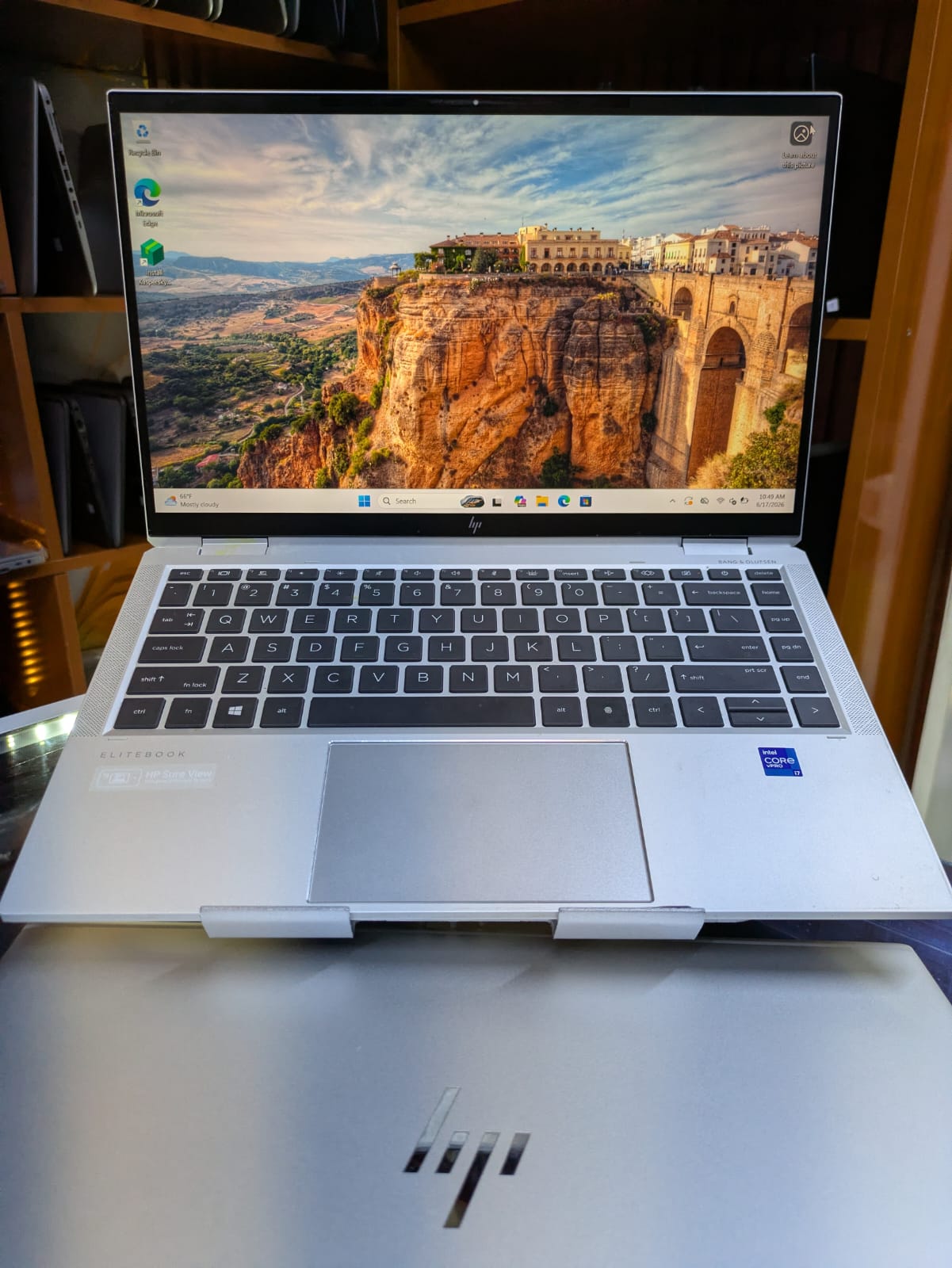 HP EliteBook 1040 G8 x360 Core i7 11th Gen 16GB/512GB 14" Touch Convertible