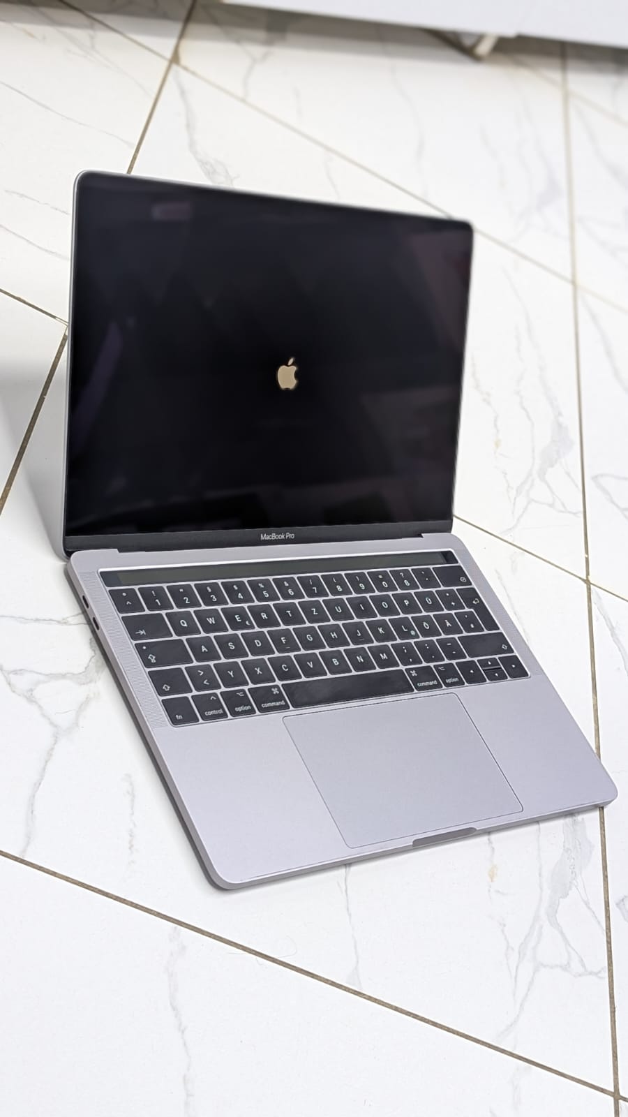 MacBook Pro 2019 13-inch Core i7 16GB RAM 256GB SSD with Touchbar