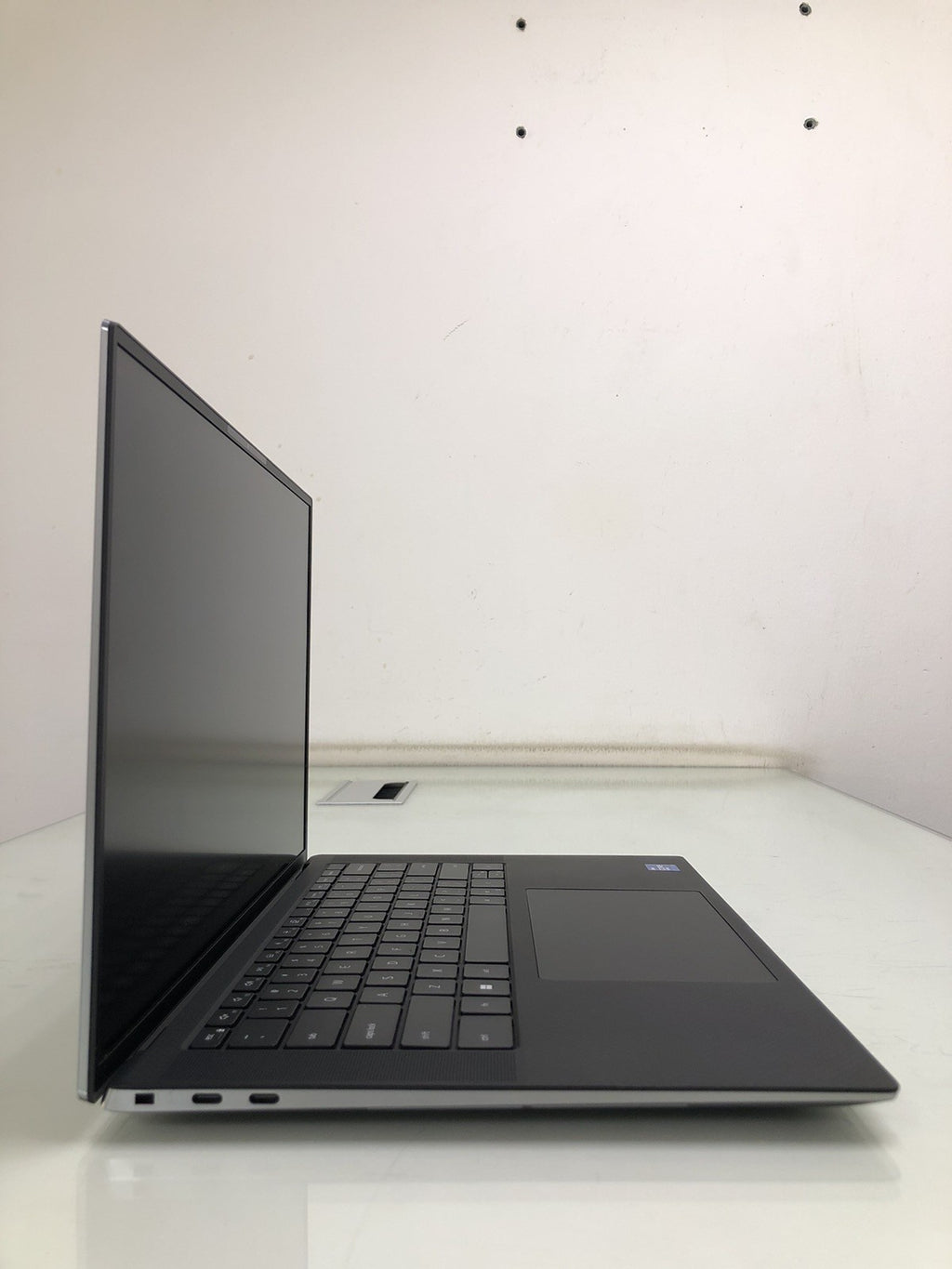 Dell Precision 5560 Workstation Laptop – i9 11th Gen, 16GB RAM, 512GB SSD, RTX A2000 4GB, Touch 4K