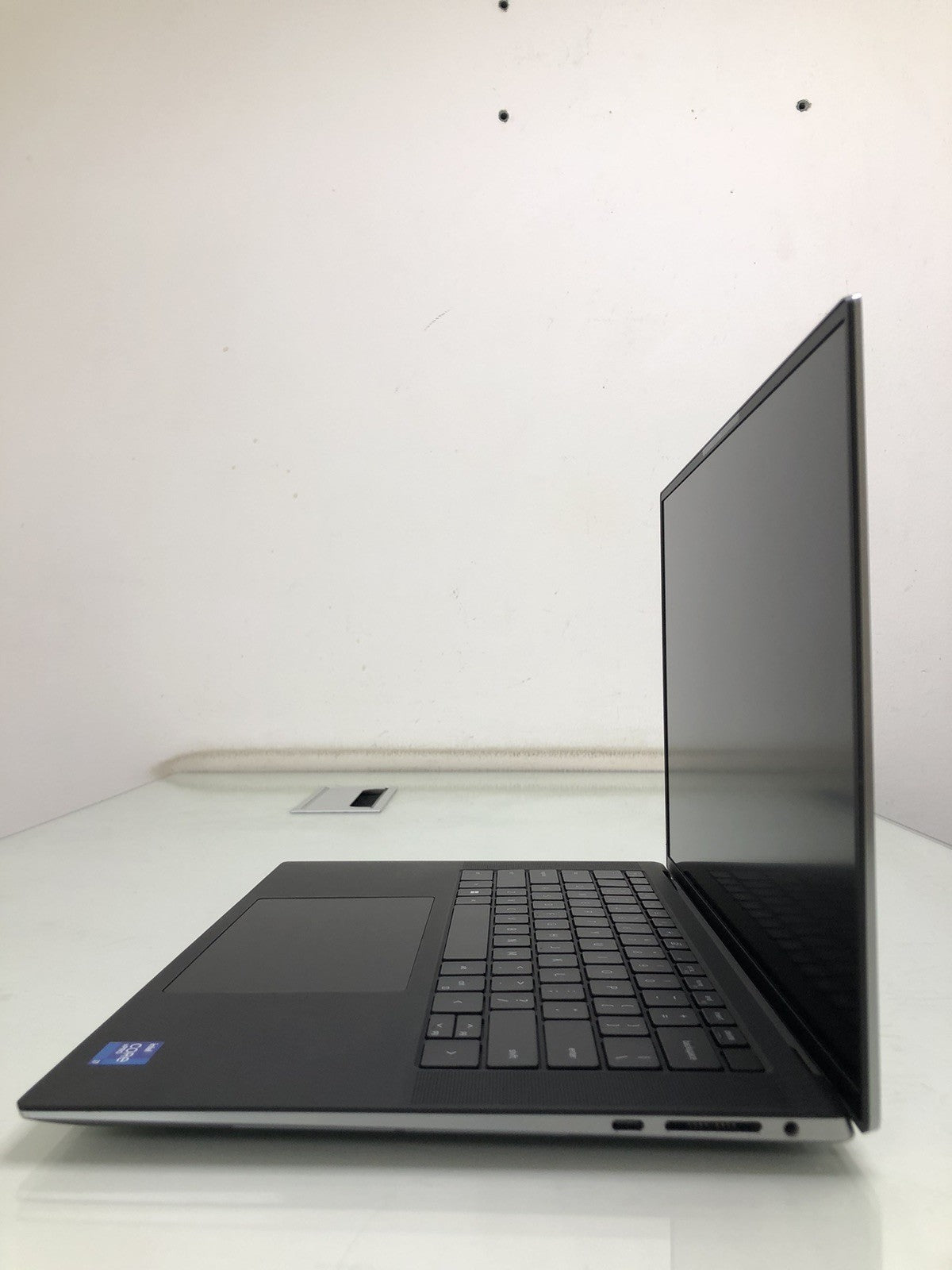 Dell Precision 5560 Workstation Laptop – i9 11th Gen, 16GB RAM, 512GB SSD, RTX A2000 4GB, Touch 4K