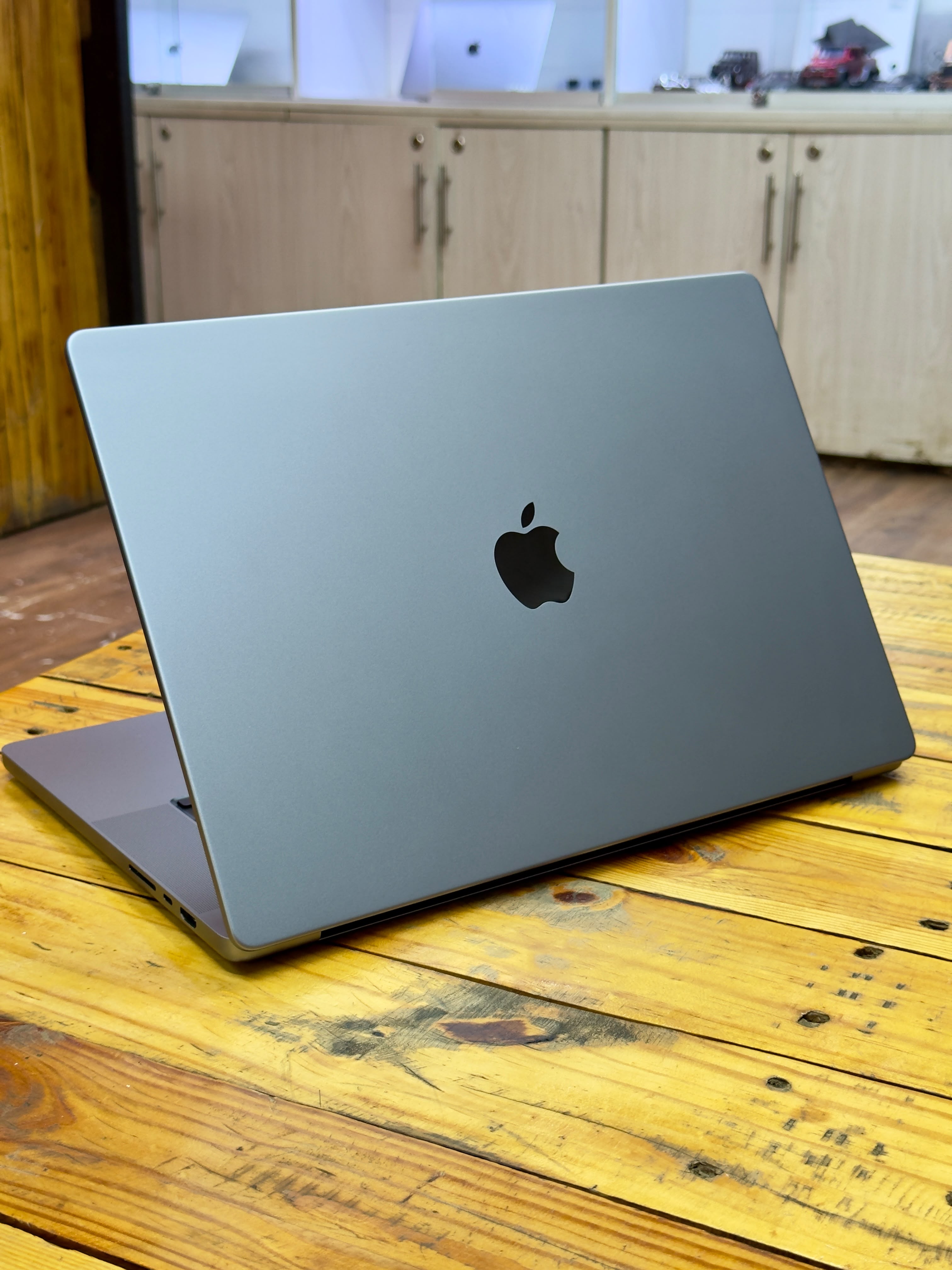 Apple MacBook Pro 2021 M1 Pro 16GB RAM 512GB SSD