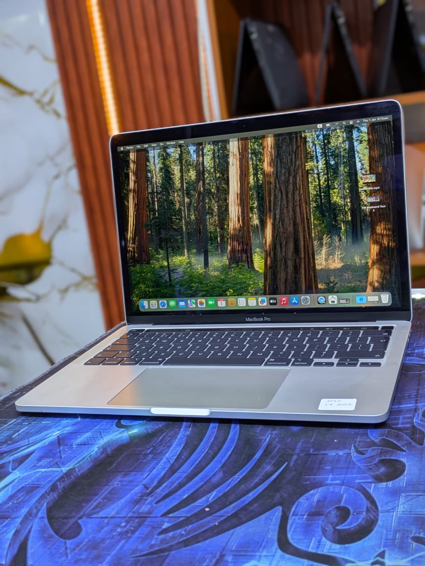 Apple MacBook Pro 13" (2020) | Core i7 | 32GB RAM | 512GB SSD | Touch Bar | Retina | Silver